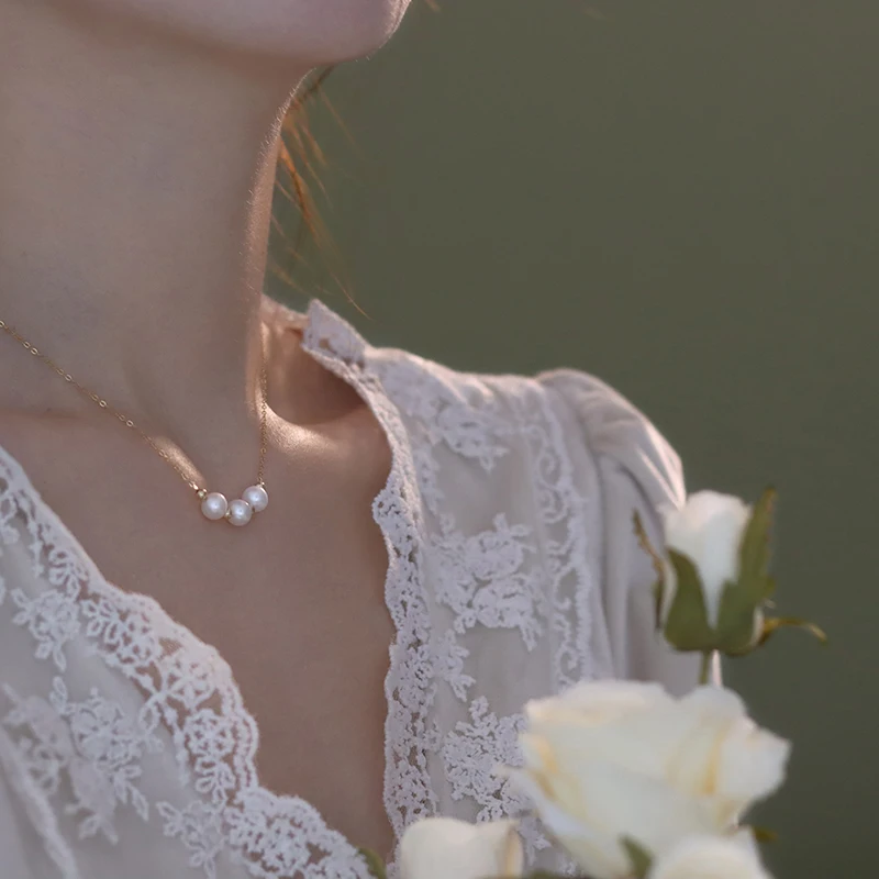 

Korean Fashion and Elegant Imitation Pearl Pendant Gold Necklace for Women 2021 New Simple Jewelry Ladies Sexy Clavicle Chain