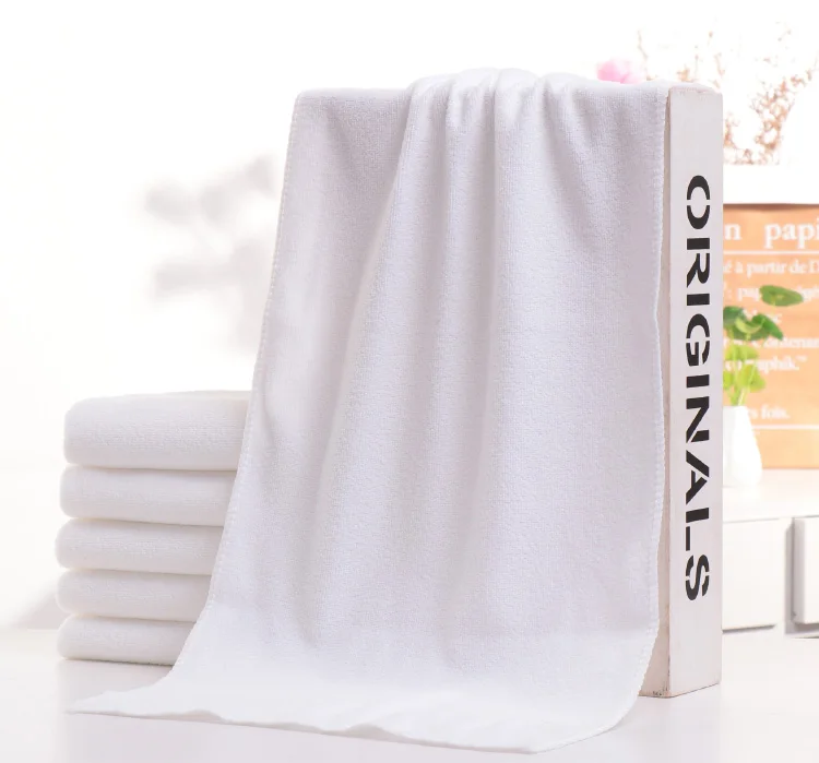 Одноразовое банное полотенце белое безворсовое абсорбирующее быстросохнущее