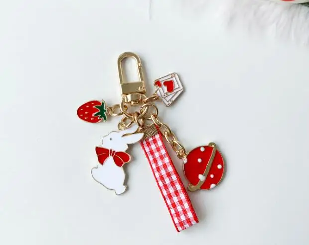 Новые милые брелоки в виде мультяшных героев Алисы и Красного кролика подвески