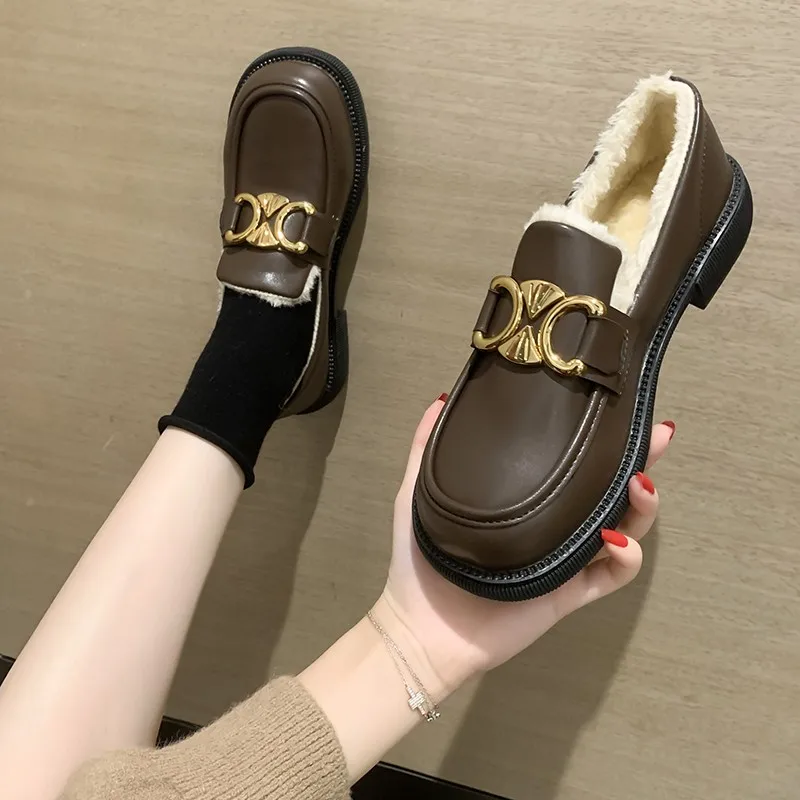 

2021 Women Shoes Autumn Winter Warm Female British Style Retro Student Loafers Sweet Metal Decoration Round Toe Slip On