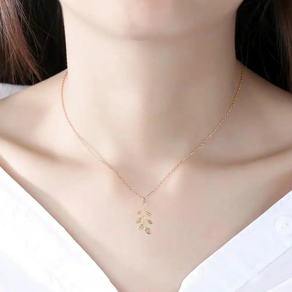 

Golden leaf necklace J4L6