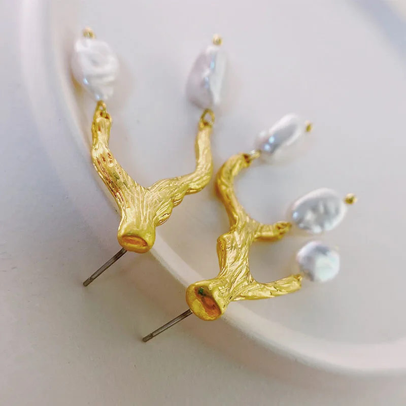 

Boutique gold plated branch shape freshwater pearl earrings stud high class earrings jewelry