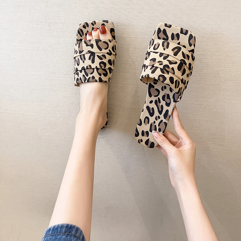 

2021 new women's sandal silk vamp with zebra stripes fashion personality furry slides for women summer slipper