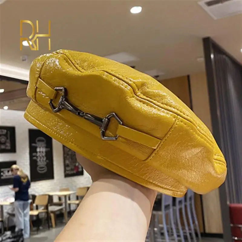 Женский берет с пряжкой Черный из искусственной кожи для осени и зимы |