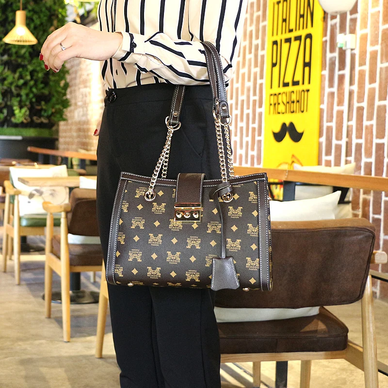 Модная сумка на цепочке через плечо с принтом большая простая роскошная