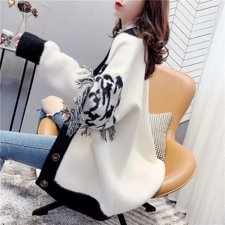 

Autumn and Winter New Tassel Sweater Cardigan Loose and Versatile V-neck Knitted Jacket