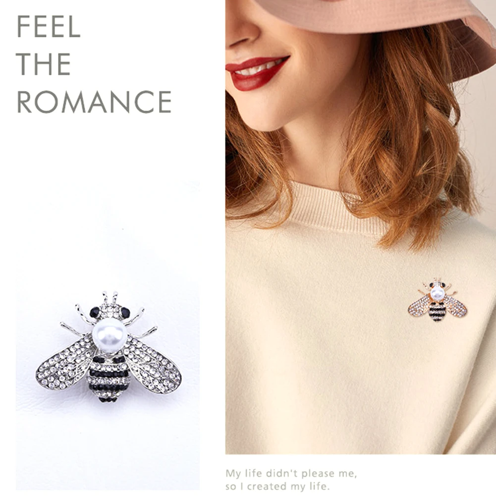 Винтажный женский брошь-пин с вставками сверкающих страз и кристаллов в виде пчелы - классическое украшение для сумок, одежды и пиджаков на праздничных мероприятиях, свадьбах и подарок.
