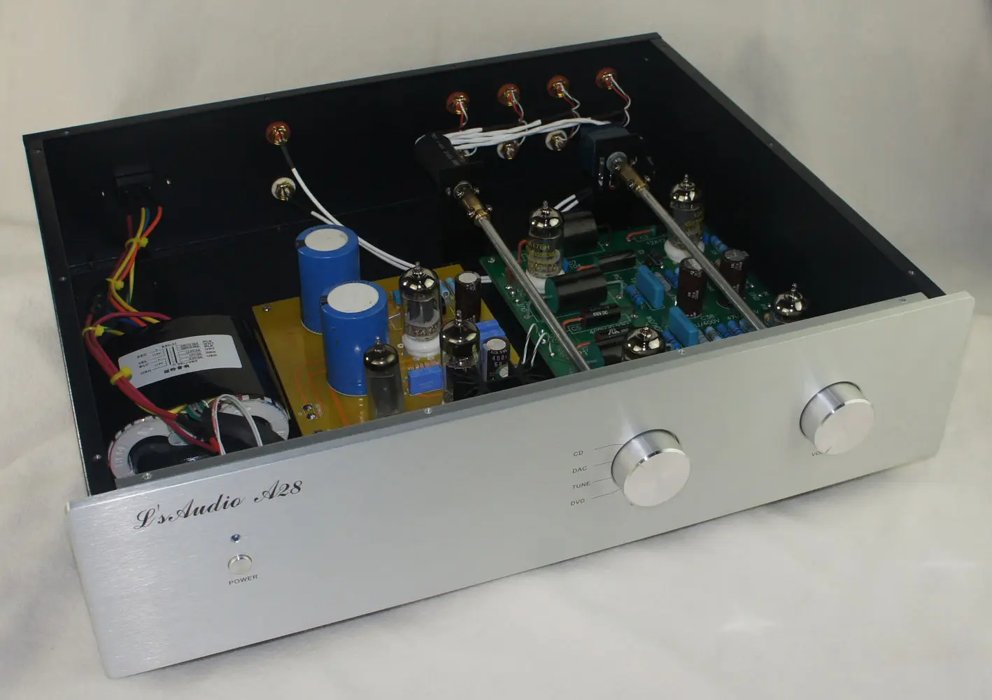 

Готовый классический вакуумный ламповый предусилитель LS8