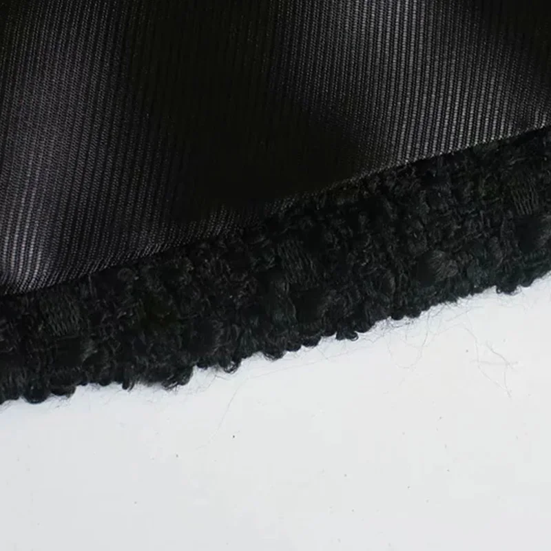 Женский офисный костюм из двух предметов укороченный черный пиджак с длинным