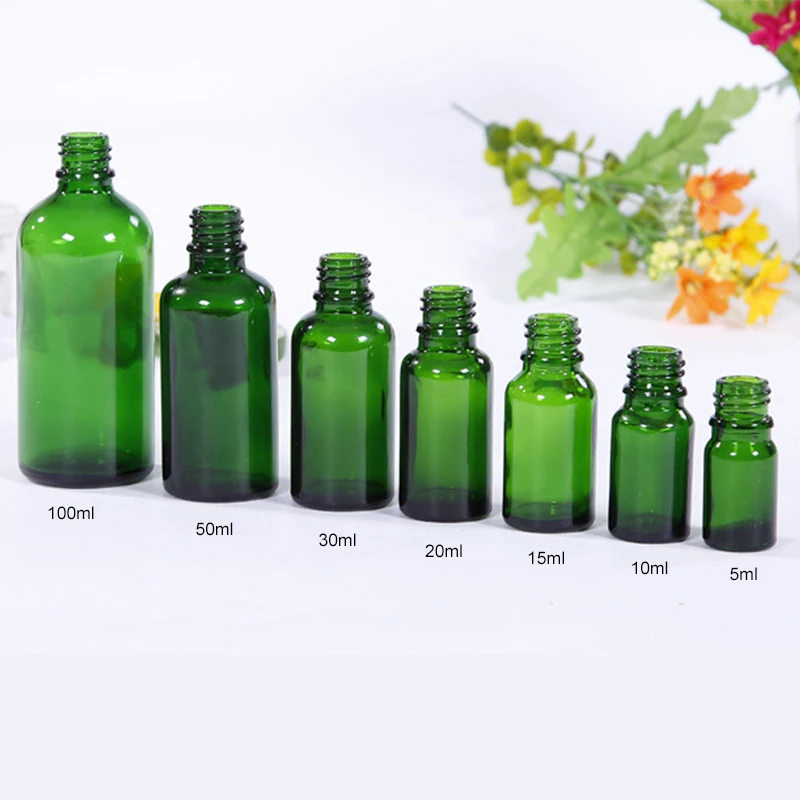 Зеленая стеклянная бутылка с чистым эфирным маслом жидкость реагент эссенция