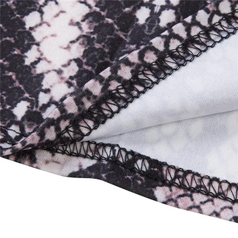 Женский костюм из двух предметов спортивный со змеиным принтом с высокой талией