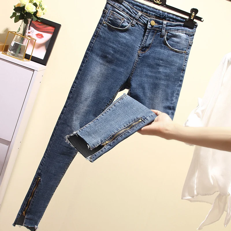 Джинсы с высокой талией обтягивающие большие размеры на молнии отворотом по