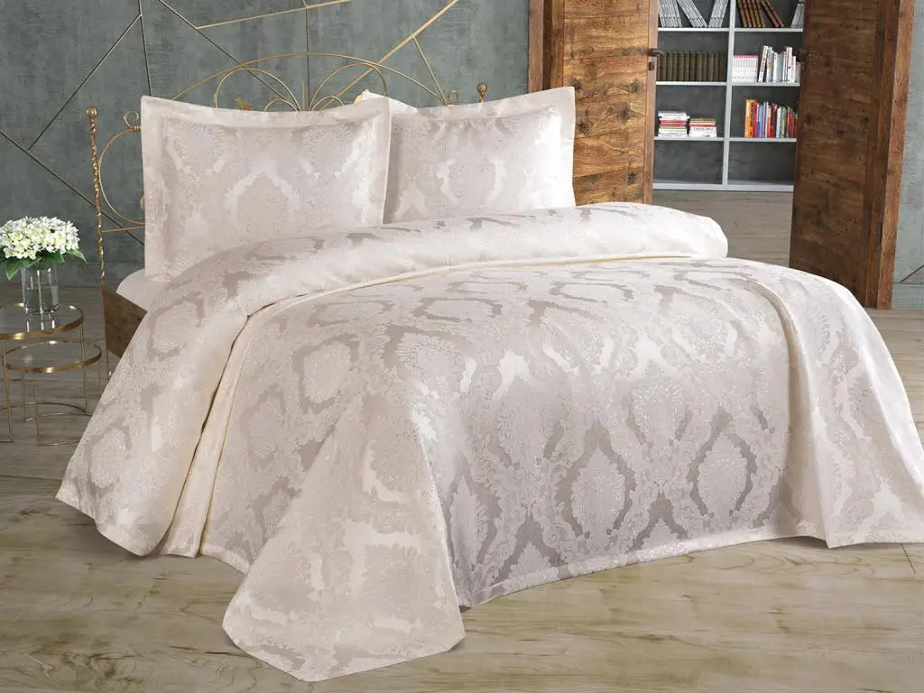 

ulem Jacquard Chenille Bed Cover Cream