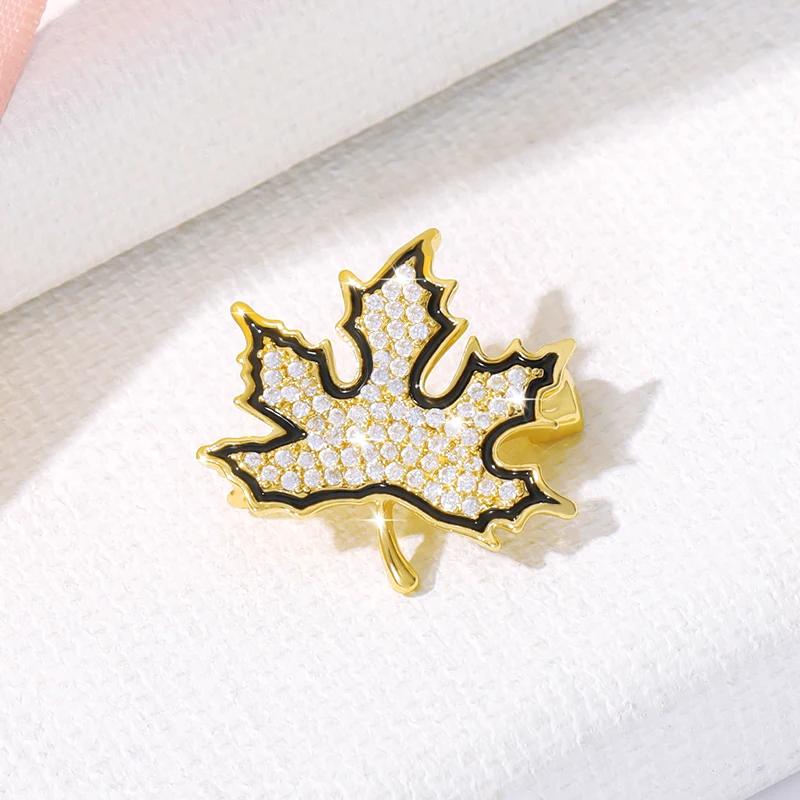 Роскошная женская металлическая брошь в виде кленового листа с цирконом броши