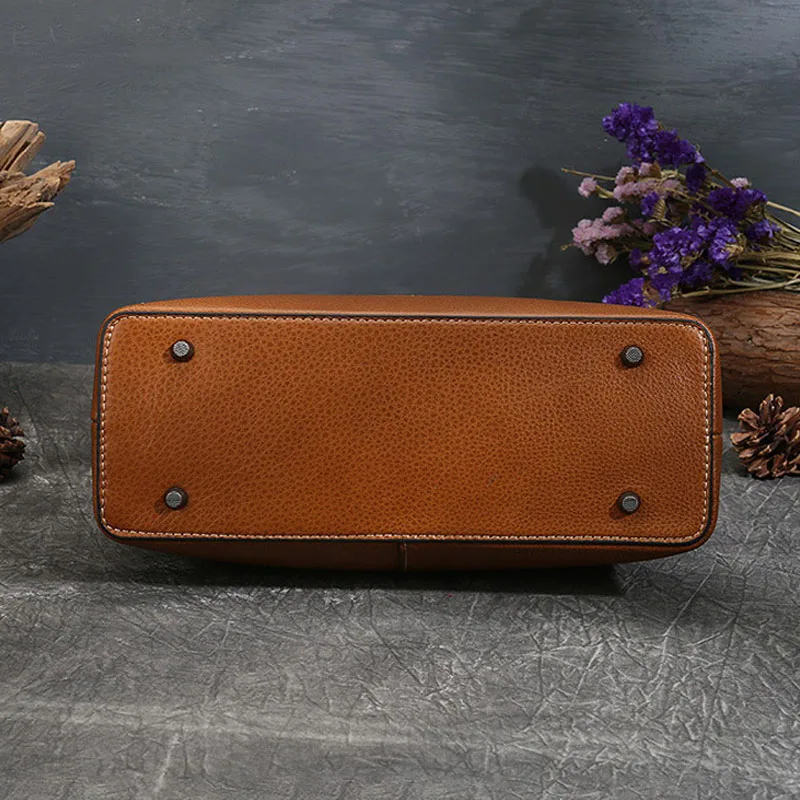 

2020 New cross-border women's handbags retro totem embossed lock buckle shoulder bag leather dumpling bag diagonal bag Women Bag