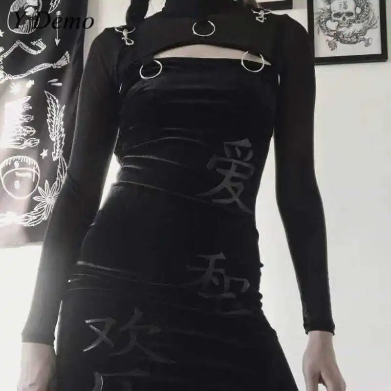 Готическое винтажное бархатное тонкое женское платье на тонких бретелях черное