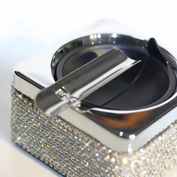 Роскошная пепельница для сигарет с алмазной вставкой белыми кристаллами дома и