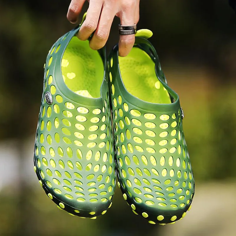 

2021 Summer New Flat Comfortable Thick Bottom Hole Shoes Men Fashion Slippers Male Outdoor Chic Slip on Sandy Beach Men Sandal