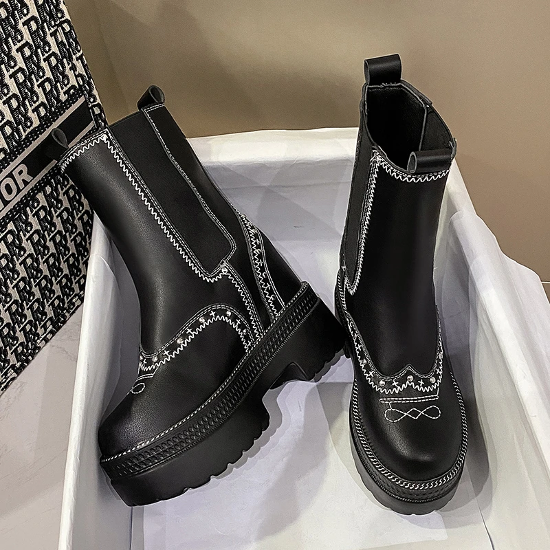 

Модная зимняя обувь для женщин, короткие ботинки, женская обувь на квадратном каблуке, повседневные модные ботинки, женские ботинки с внутр...