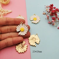 10pcspack sweet daisy flower enamel charms metal golden base pendant finding earring diy fashion jewelry accessories 2528mm