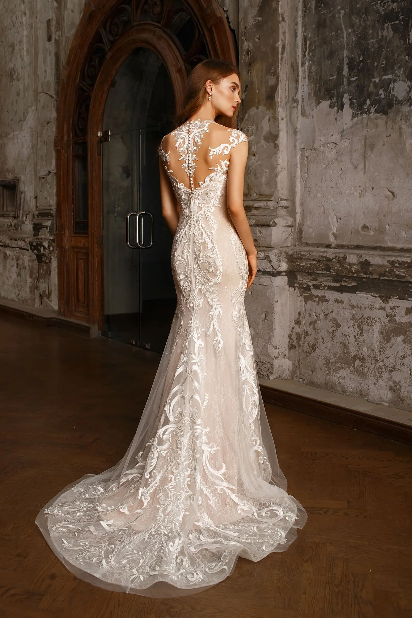 Винтажное свадебное платье русалка со съемным шлейфом рукавом крылышком круглым