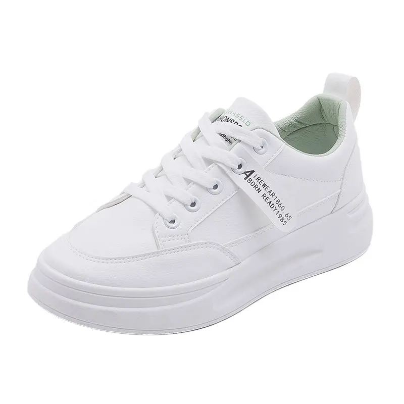 Женские кроссовки из искусственной кожи белые легкие на плоской подошве весна 2021