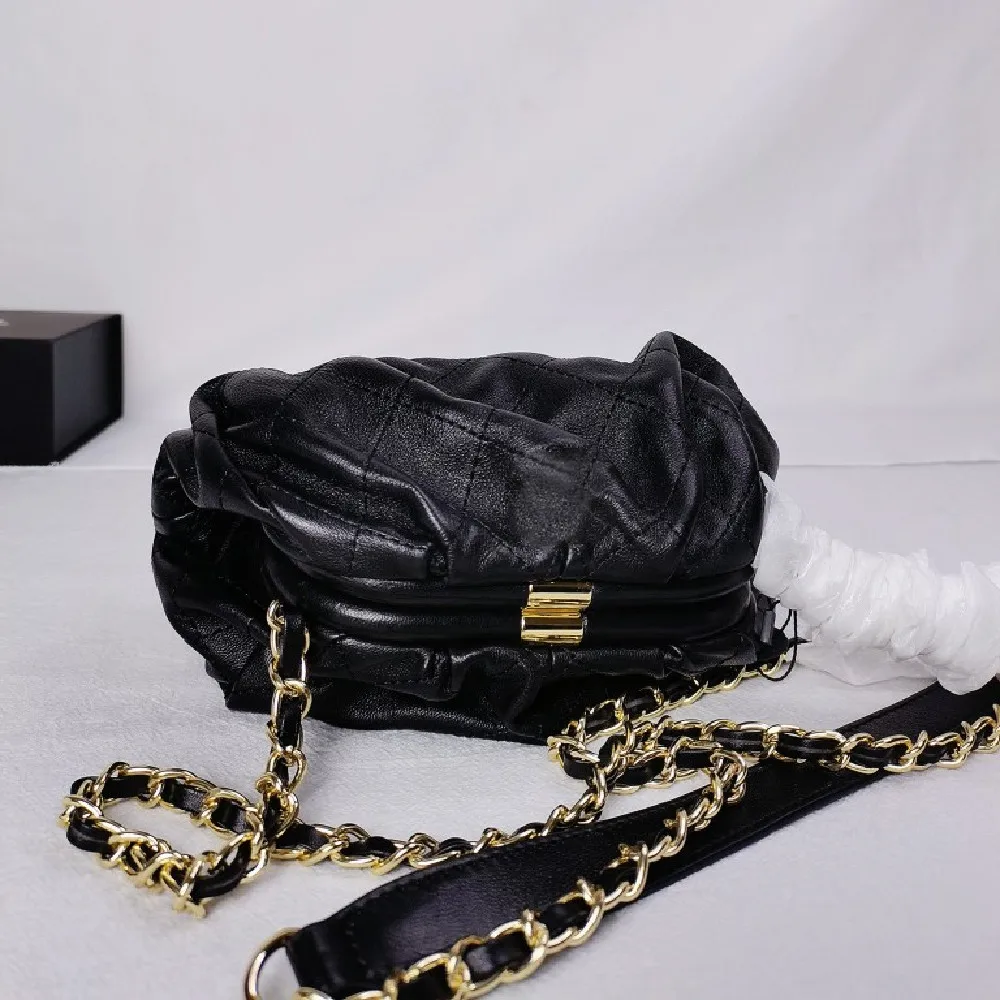 

Soft leather solid color chain mobile phone change one-shoulder messenger bag