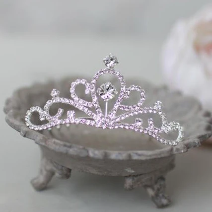 Стразы день рождения тиара расческа корона возврат на родину реквизит для