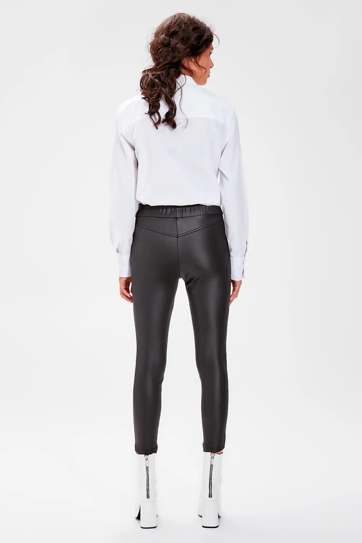Trendyol черные кожаные трикотажные леггинсы TWOAW20TA0010