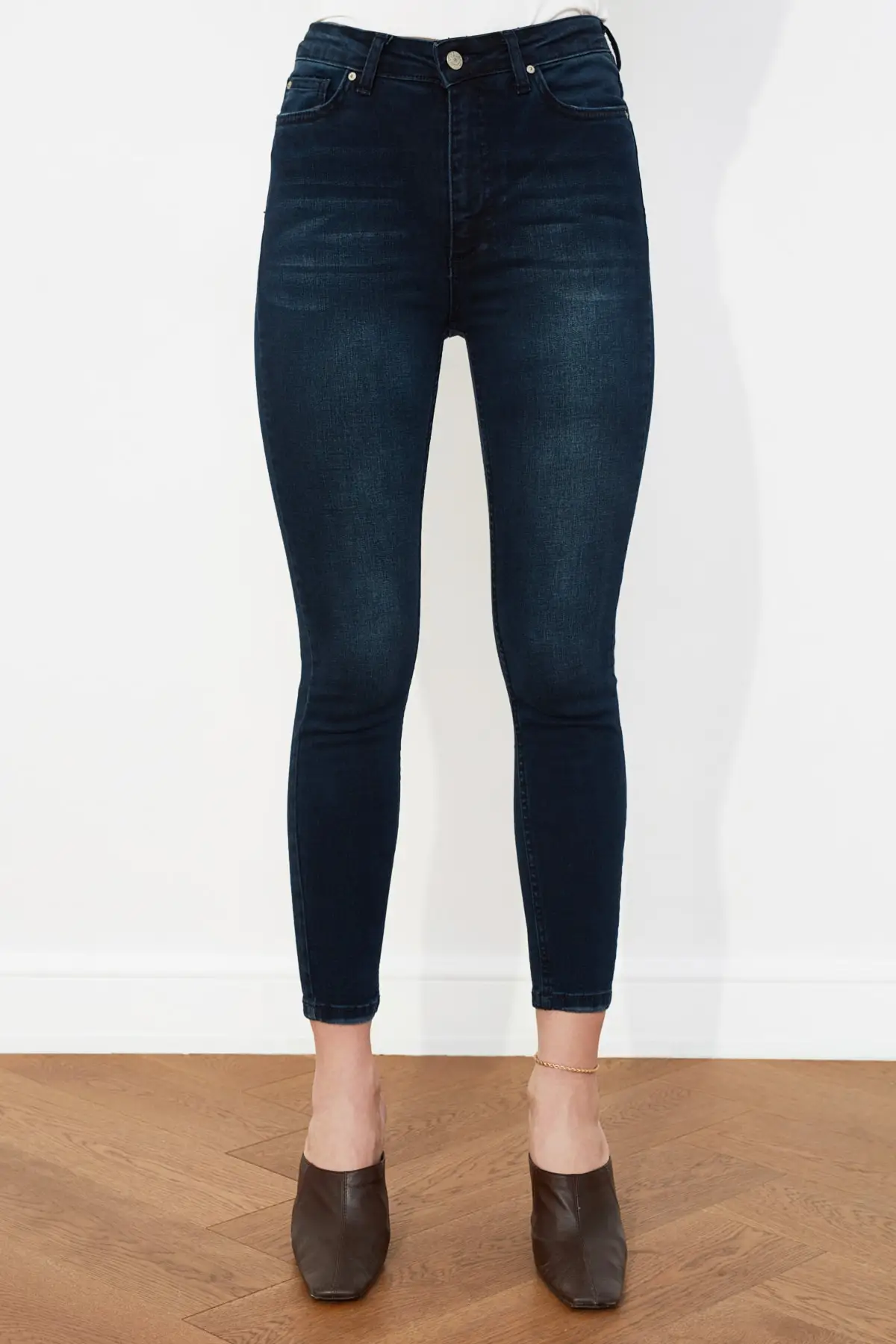 

Trendyol Normal Waist Skinny Jeans TWOSS21JE0012
