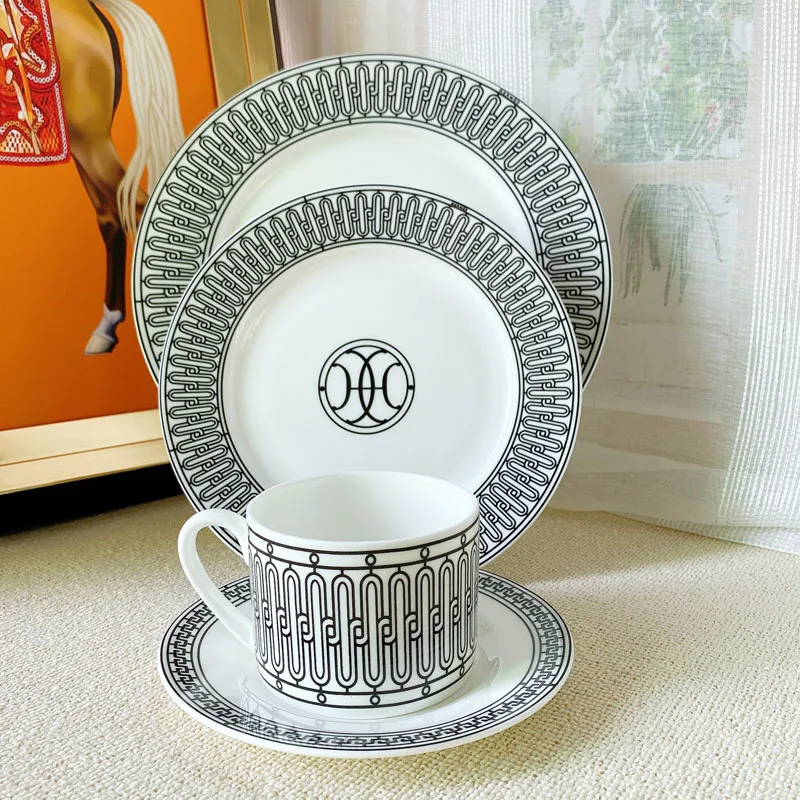 

Кофейные чашки в скандинавском стиле, роскошная кружка для воды, кофе, чая, молока, керамическая кружка с ложкой, набор фарфоровых соков для ...