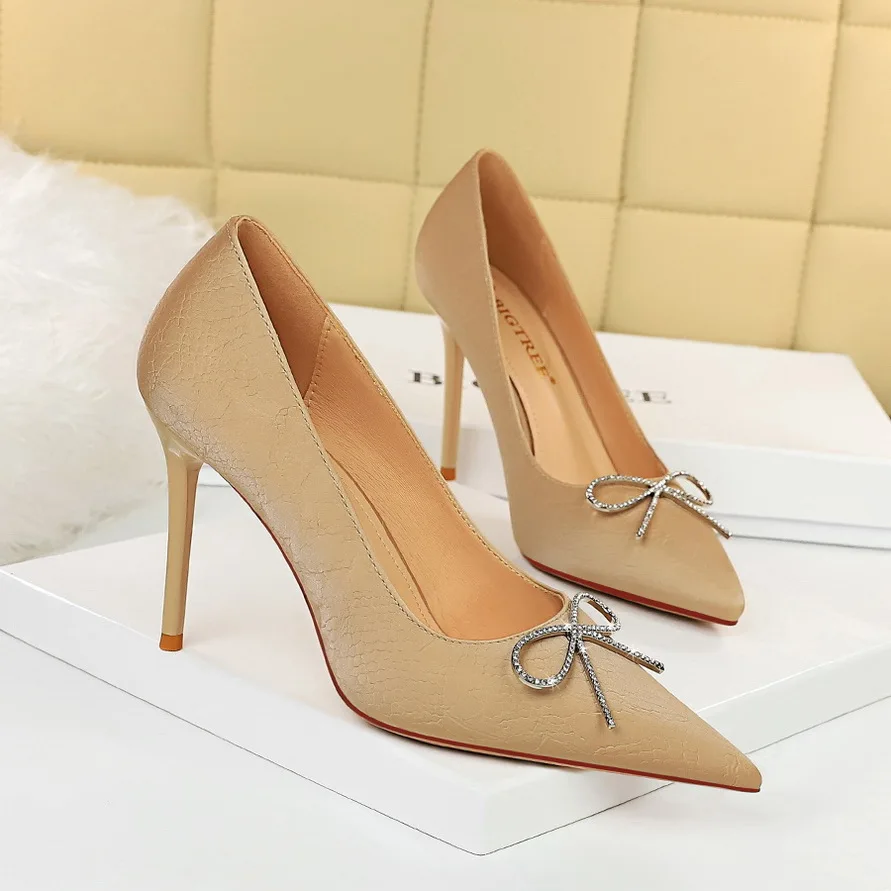 

2022 Women Shoes 10cm High Heels Butterfly Bow Pumps Lady Sexy Wedding Bridal Heels Crystal Prom Fetish Scarpins Plus Size 43