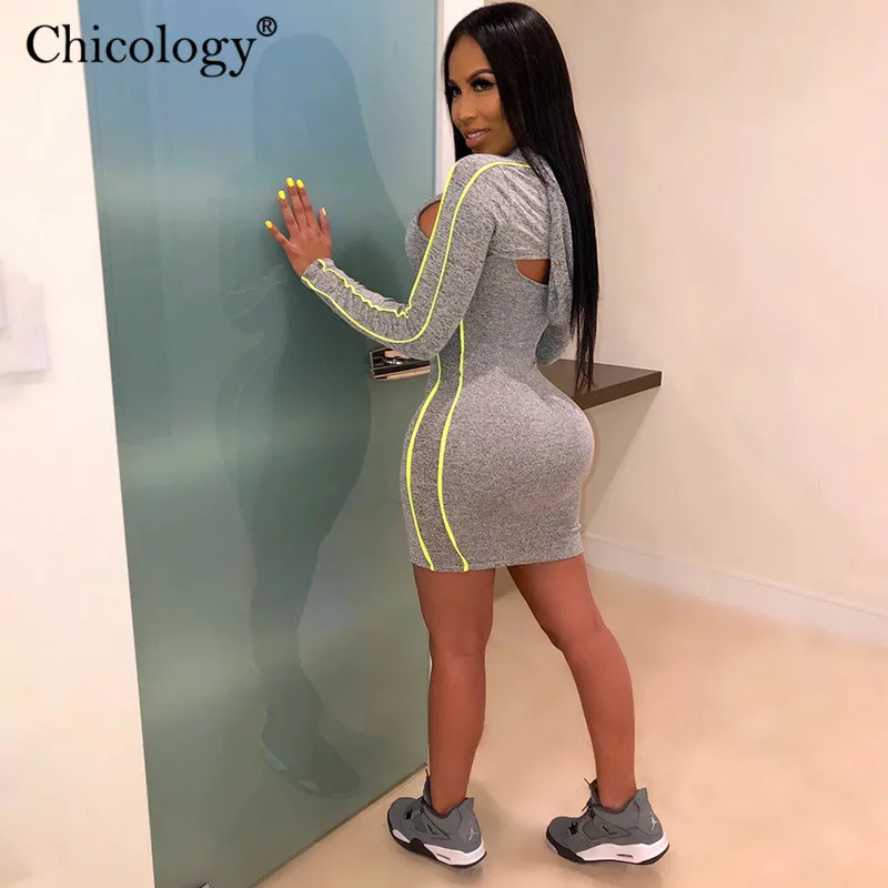 Женское мини платье Chicology осенне зимнее облегающее в неоновую полоску с