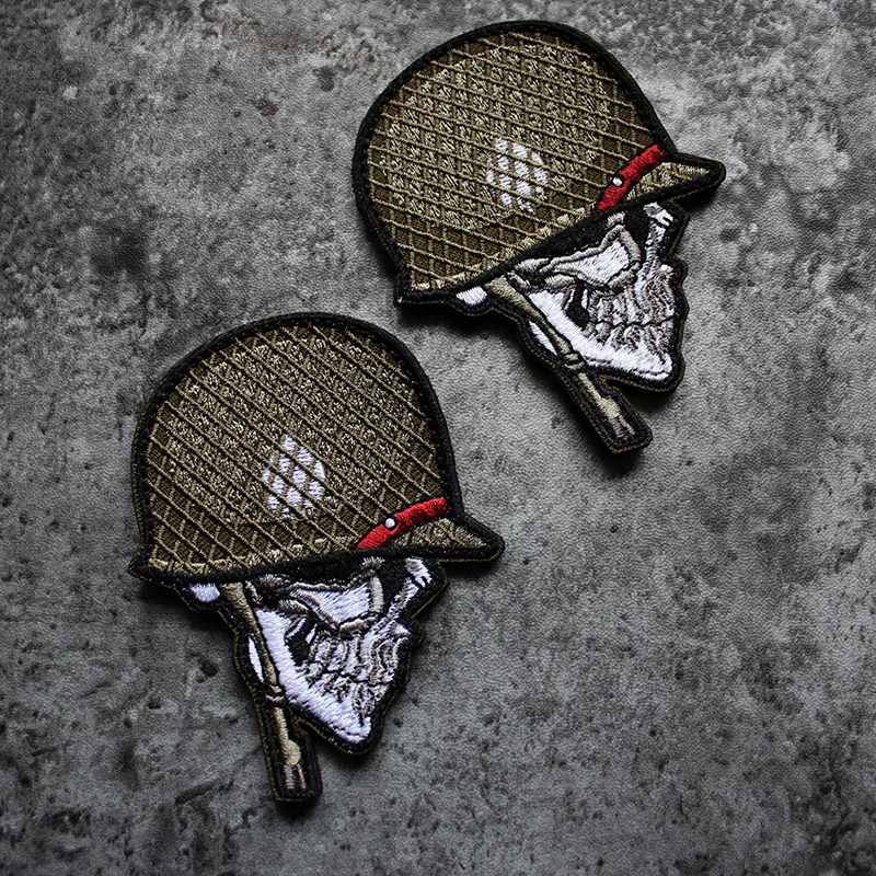 Череп солдатский шлем заплата вышивки нарукавная нашивка в стиле милитари
