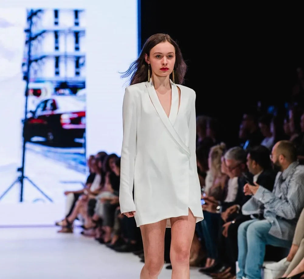 Amily.c 2020 Новая зимняя Женская облегающая куртка Сексуальная белая с глубоким