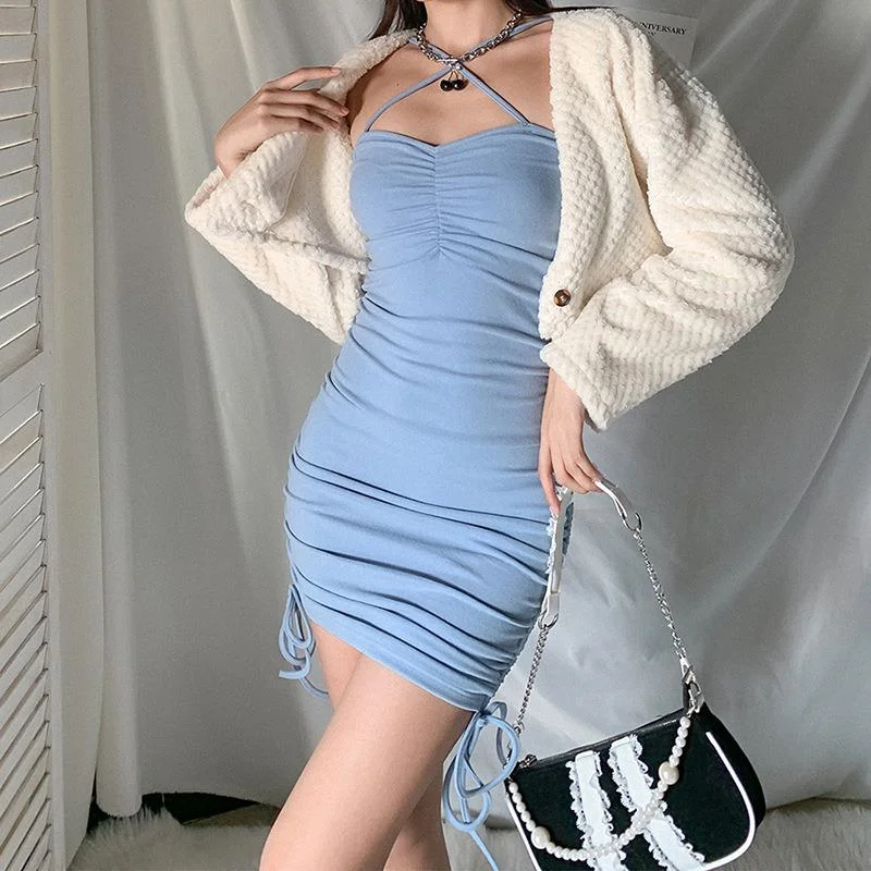 

Женское платье на тонких бретельках, с открытой спиной, без рукавов