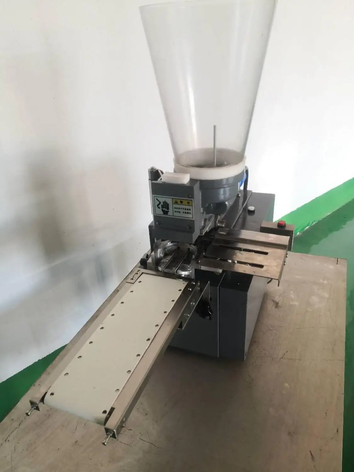 Полуавтоматическая машина для приготовления жареных пельменей японская кашпо