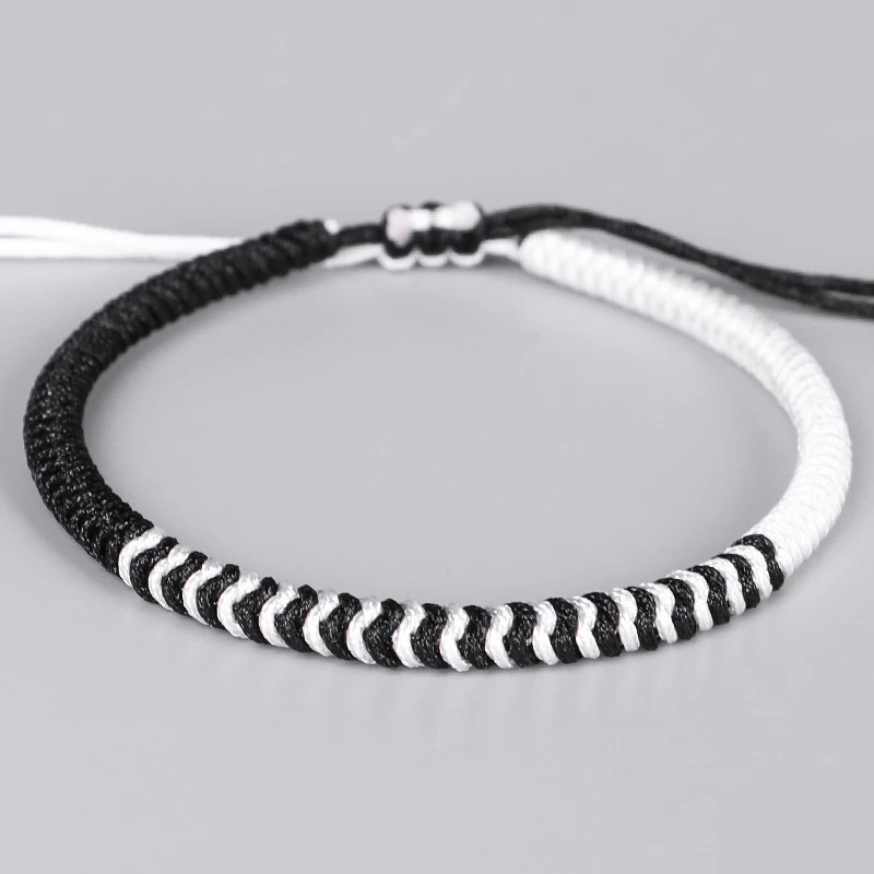 Женский браслет ручной работы с нитью из тибетского буддизма черно белый бантом