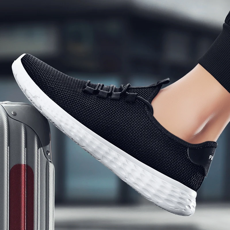

Summer Mesh Sneakers Men Breathable Lightweight Lace Up Non-Slip Shoes For Men Running Footwear Taille 46
