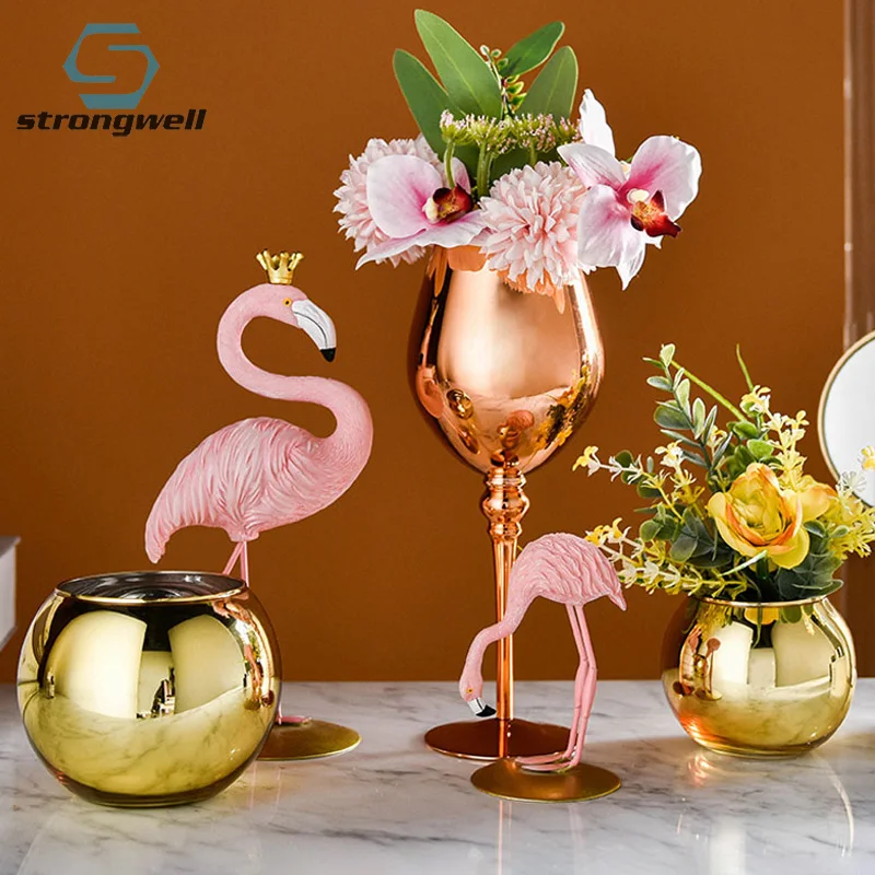 Роскошная Скандинавская маленькая стеклянная ваза Strongwell с золотым покрытием для