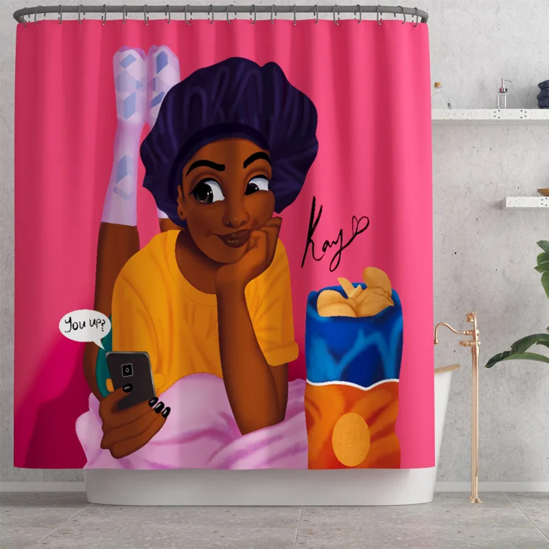 Розовая улыбающаяся африканская американская девушка чипы с Шторы для Ванная