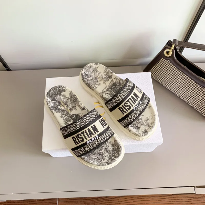 

Женские шлепанцы с вышивкой, летние сандалии на толстой подошве, пляжные шлепанцы больших размеров с цветами и надписью, 2021