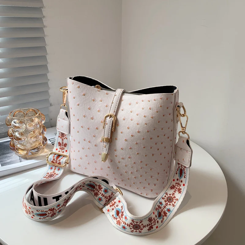 

Женская сумка-ведро с рельефным узором, вместительная сумка с волнистым узором, 2021