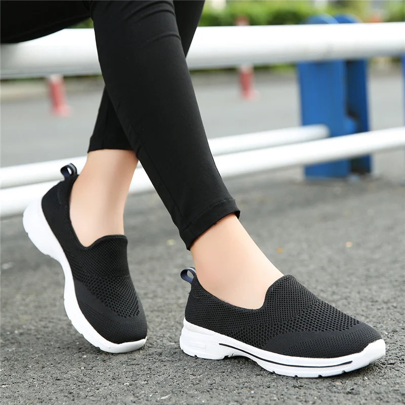 Женские теннисные туфли черные износостойкие спортивные для фитнеса и активного