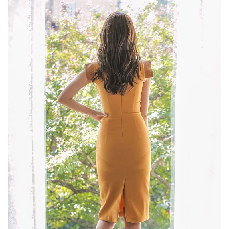 

Spring and summer Korean version of the round neck Slim rhinestone high waist sexy package hip sleeveless dress