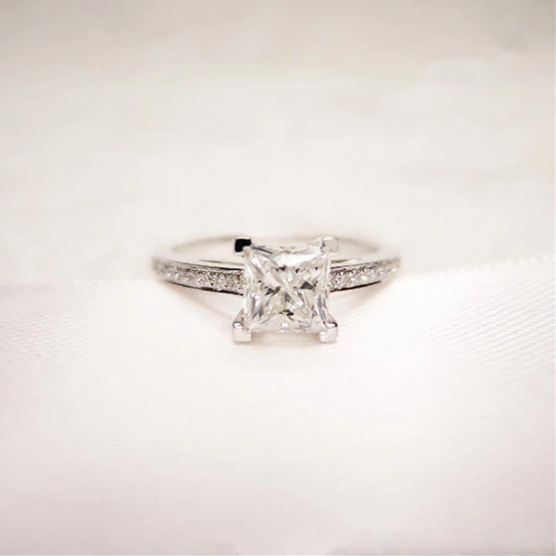 Женское серебряное кольцо с квадратными бриллиантами четырьмя когтями |