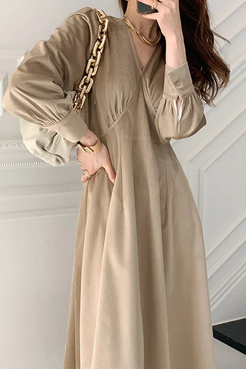 

Korean Retro Casual V-neck Lantern Sleeve Pleated Velvet Dress 2021 Spring Elegant Draped Solid Color Long Sleeve Dresses Female