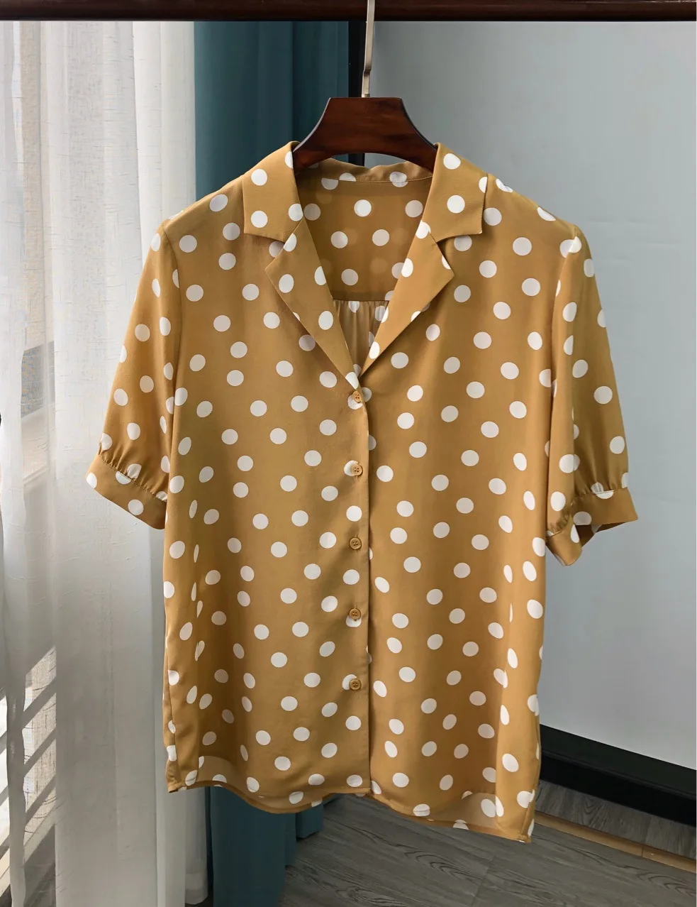 

Big Polka Dot 100% Silk Short Sleeve Simple Suit Collar Retro Polka Dot Mulberry Silk Short Sleeve Shirt Women Shirt