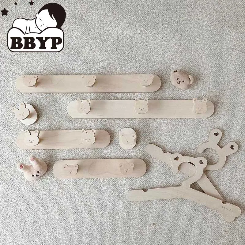 

Вешалка для одежды INS в Корейском стиле с медведем и кроликом, деревянная настенная вешалка для пальто, реквизит для декора детской комнаты, ...