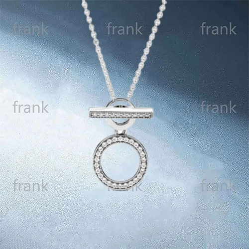 

399039C01 Signature Double Hoop T-Bar Necklace